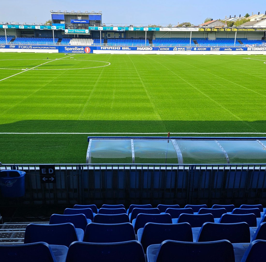 Nå pågår siste innspurt for å gjøre Nordmøre stadion klar til søndagens eliteseriekamp.