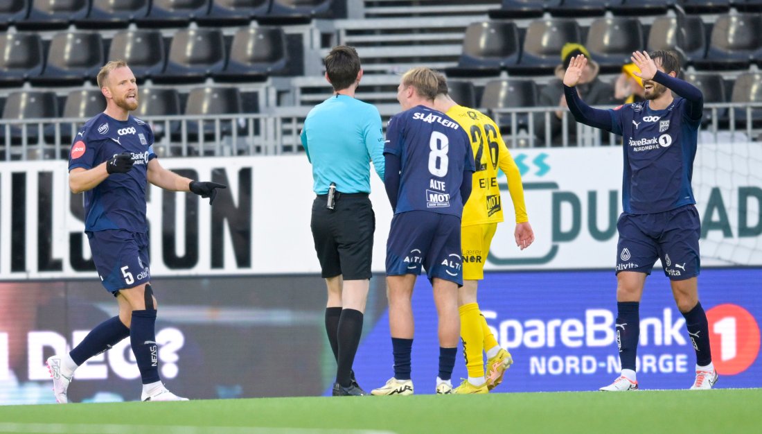 KBK-spillerne skjønte lite av at det ble dømt straffespark i første omgang. Foto: NTB