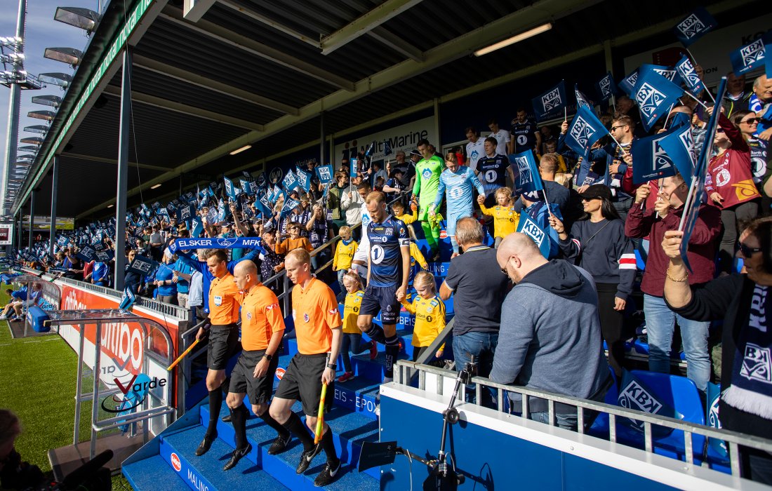 Et fullsatt stadion tar imot KBK og Molde 16. mai 2019. Foto: NTB