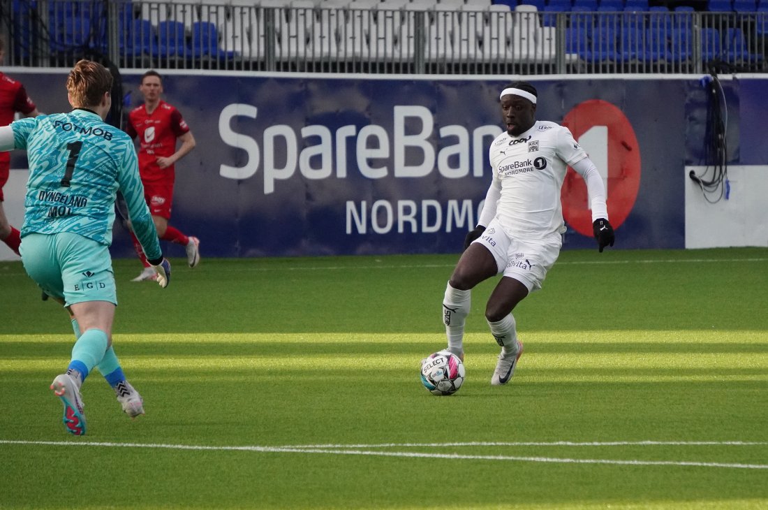 Franklin Daddys Boy Nyenetue nådde ballen før Mathias Dyngeland, rundet Brann-keeperen og satte inn 1-0.